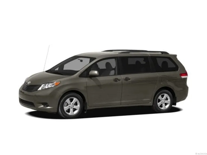 2012 Toyota Sienna LE photo 1