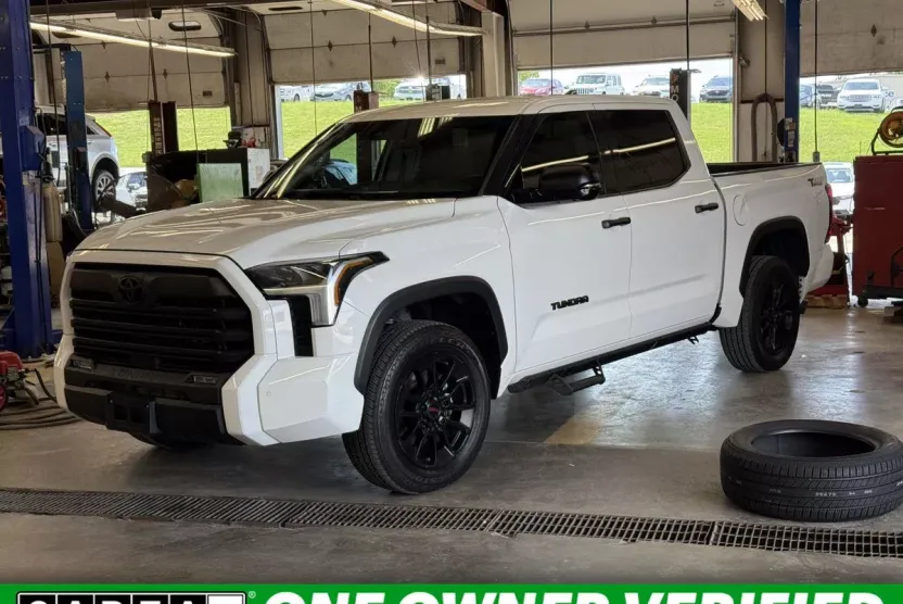 2023 Toyota Tundra SR5 photo 1