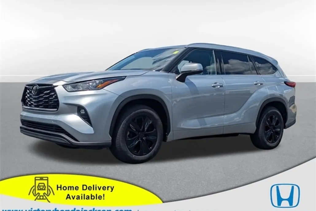 2020 Toyota Highlander XLE photo 1
