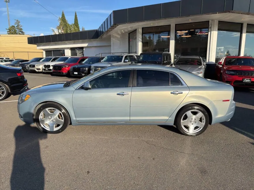 2009 Chevrolet Malibu 2LT photo 1