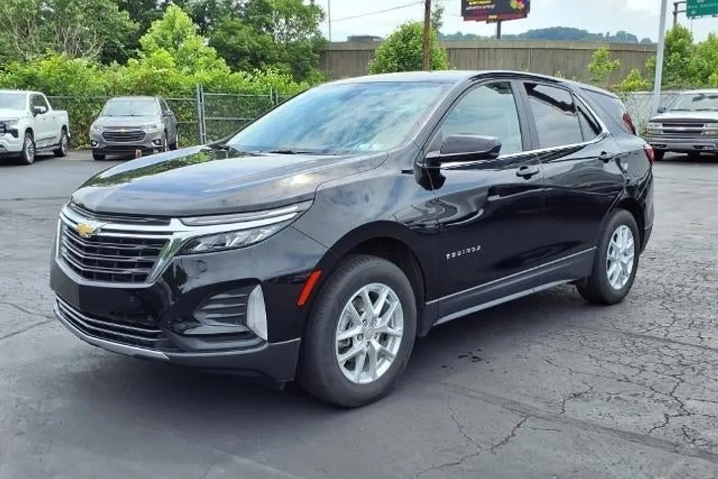 2022 Chevrolet Equinox LT photo 1