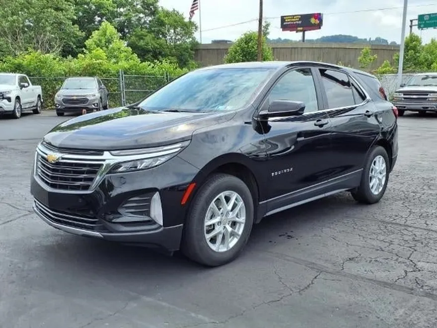 2022 Chevrolet Equinox LT photo 1
