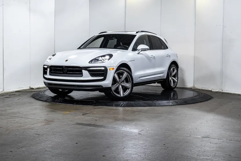 2025 Porsche Macan photo 1