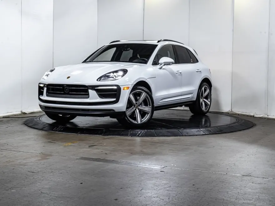 2025 Porsche Macan photo 1