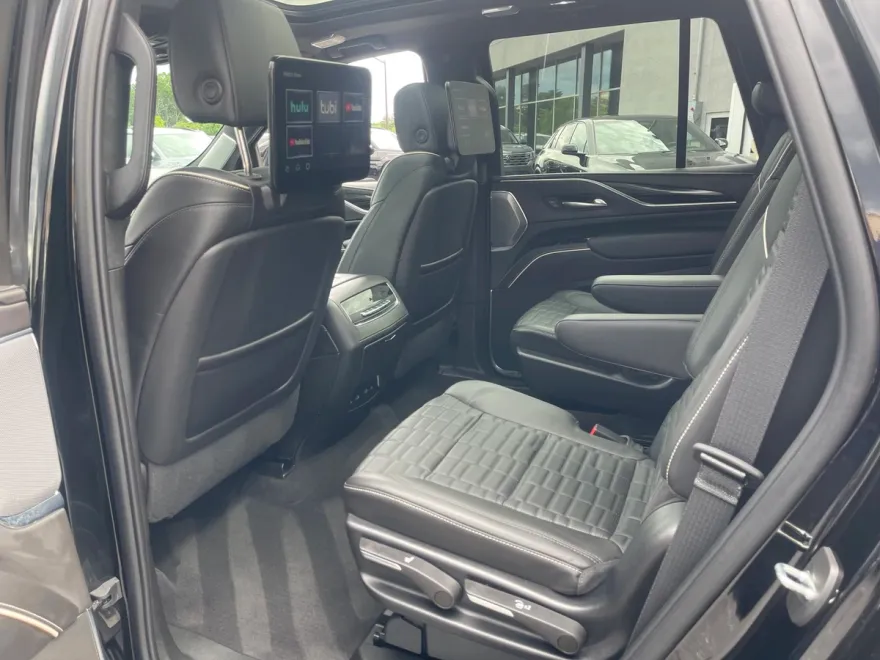 2023 Cadillac Escalade V-Series photo 10