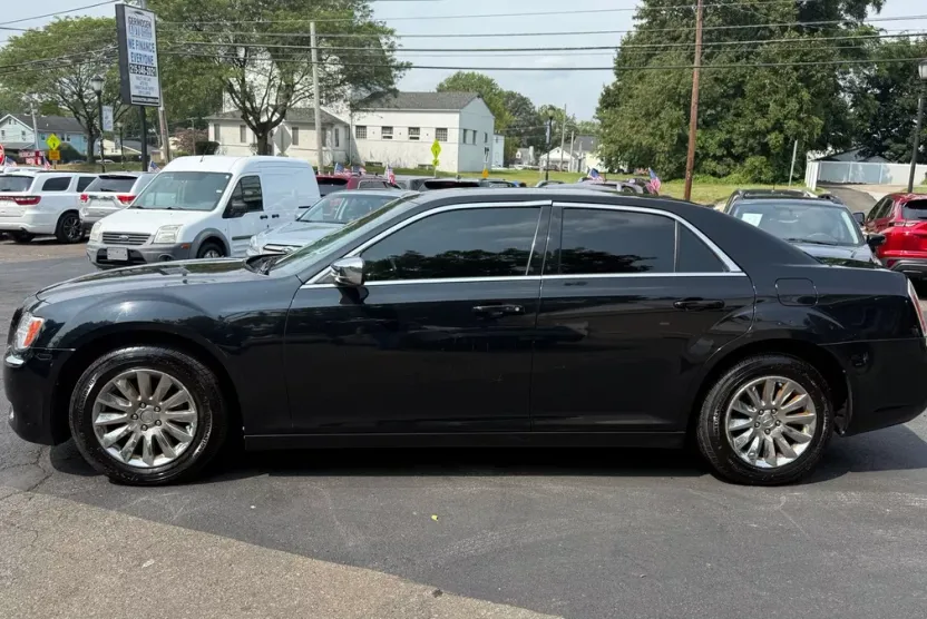 2012 Chrysler 300 Base photo 1