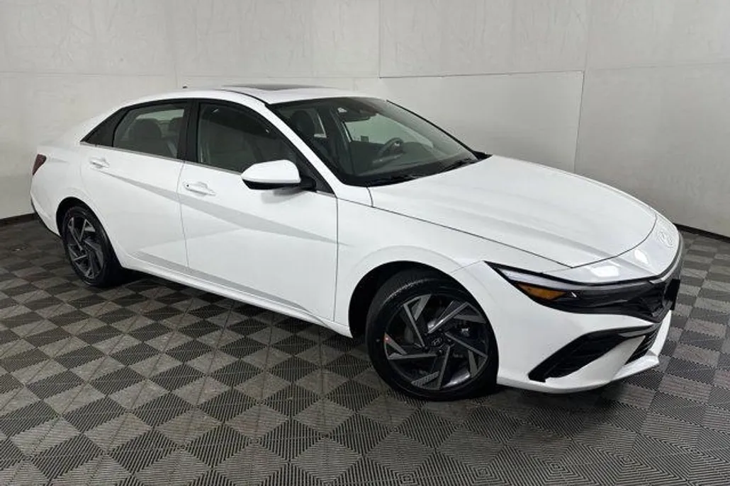 2025 Hyundai Elantra SEL Convenience photo 1