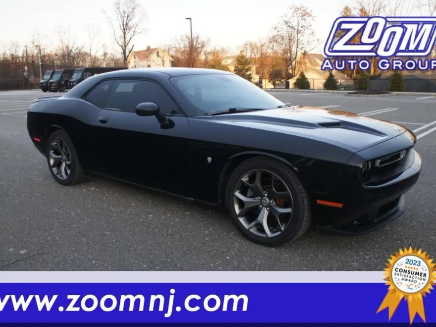 2015 Dodge Challenger SXT photo 1