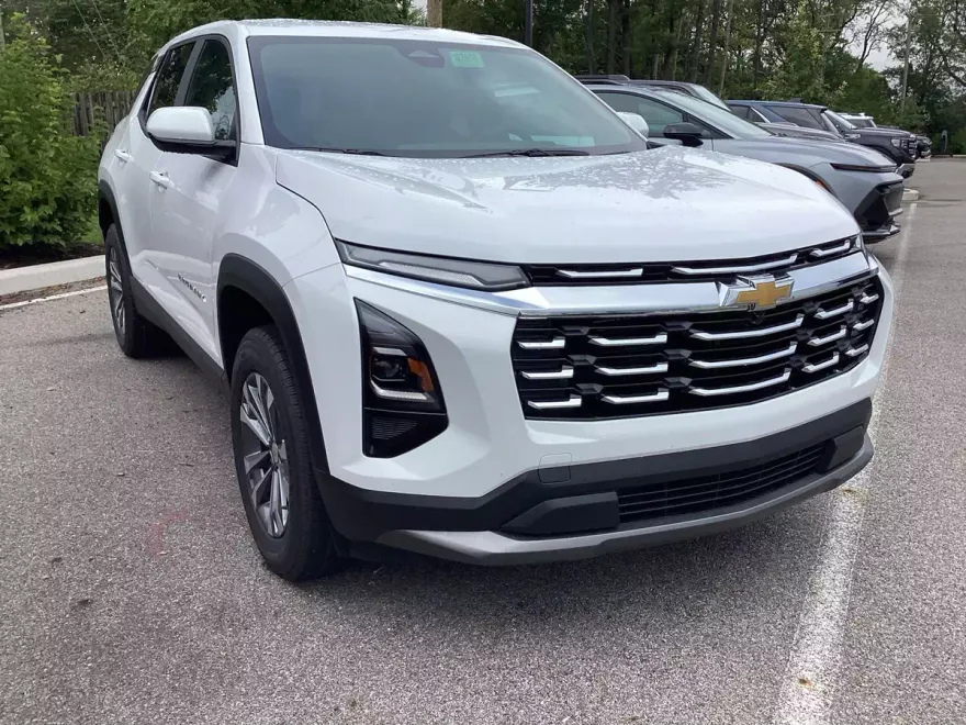 2026 Chevrolet Equinox LT photo 1