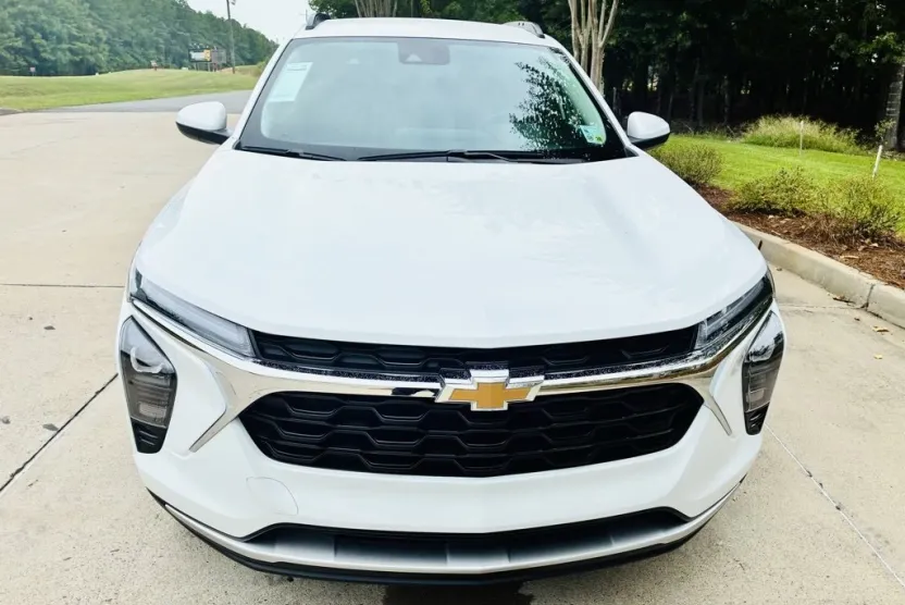2026 Chevrolet Trax LT photo 1