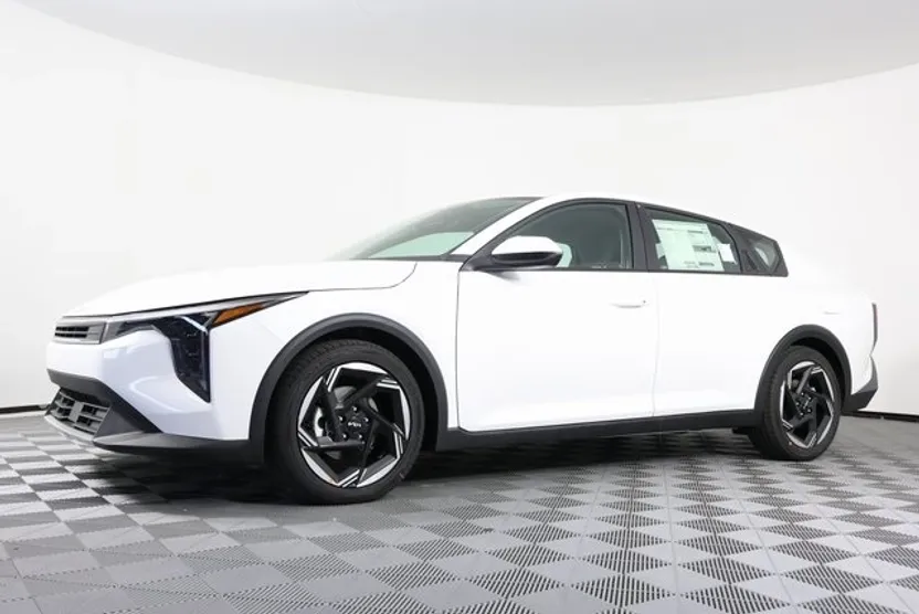 2025 Kia K4 EX photo 1