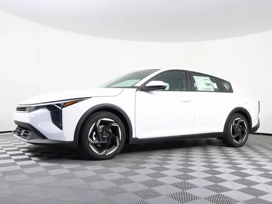 2025 Kia K4 EX photo 1
