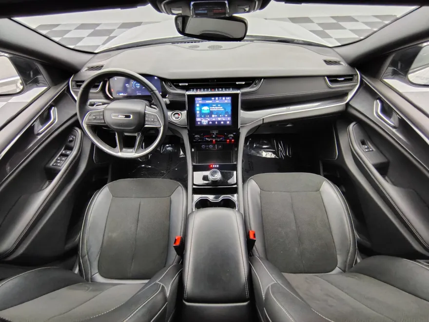 2022 Jeep Grand Cherokee Altitude photo 1