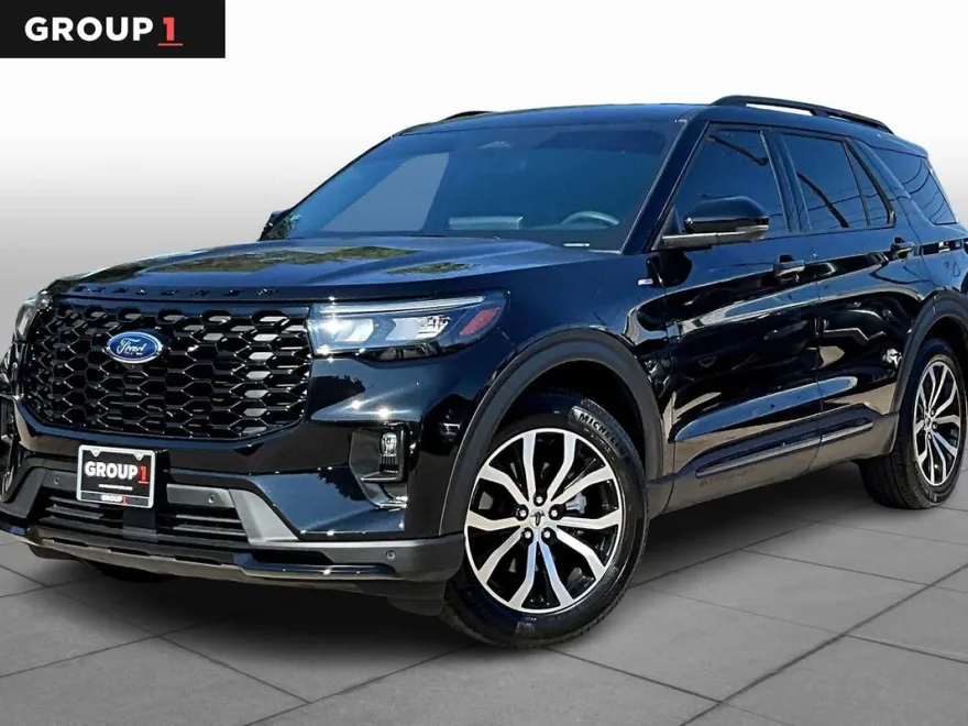 2025 Ford Explorer ST-Line photo 1