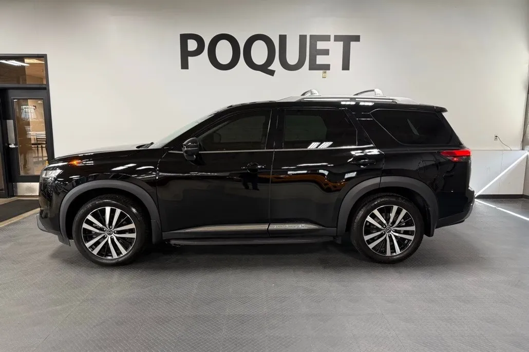 2023 Nissan Pathfinder Platinum photo 1