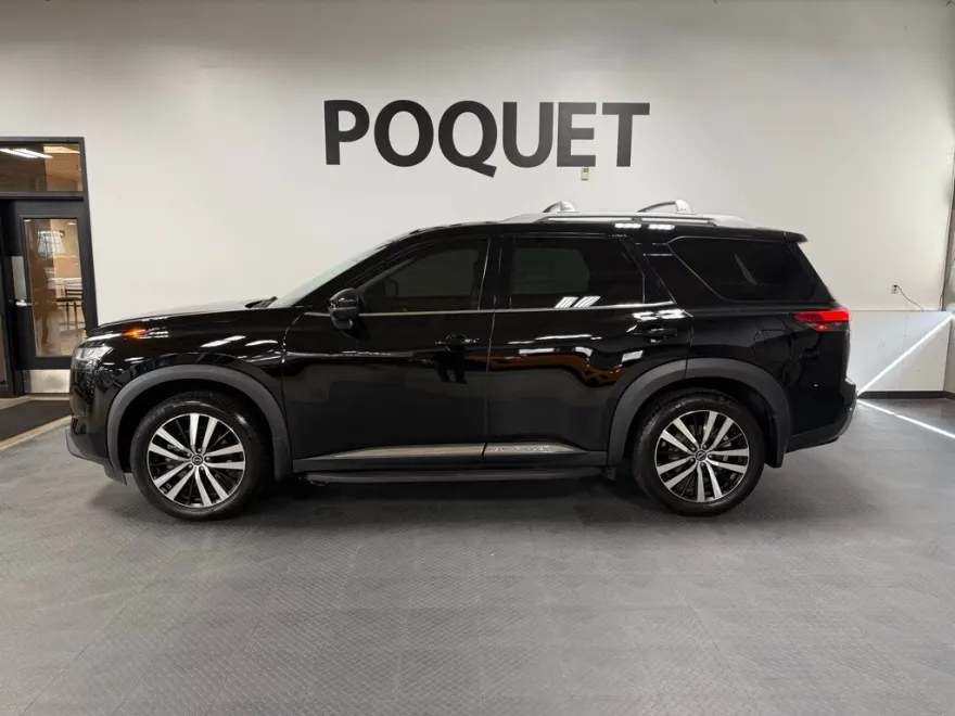 2023 Nissan Pathfinder Platinum photo 1