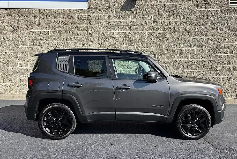 2016 Jeep Renegade Latitude North Edition photo 1