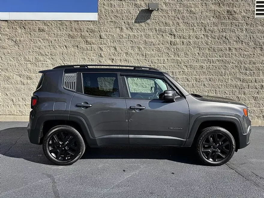 2016 Jeep Renegade Latitude North Edition photo 1