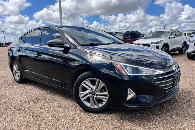 2020 Hyundai Elantra SEL photo 1