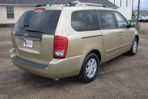 2011 Kia Sedona LX photo 2