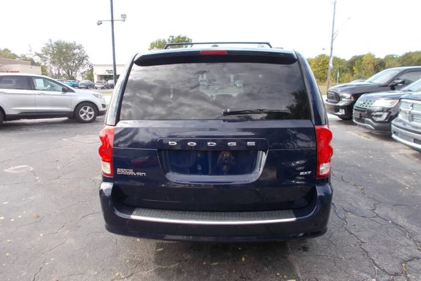 2014 Dodge Grand Caravan SXT photo 1