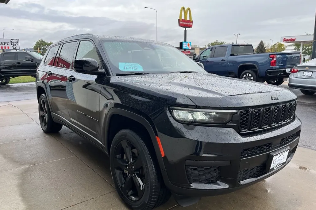 2022 Jeep Grand Cherokee Altitude photo 1