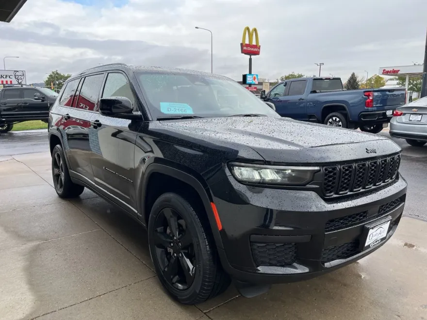 2022 Jeep Grand Cherokee Altitude photo 1