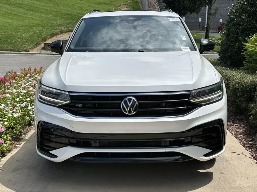 2022 Volkswagen Tiguan SE R-Line Black photo 1