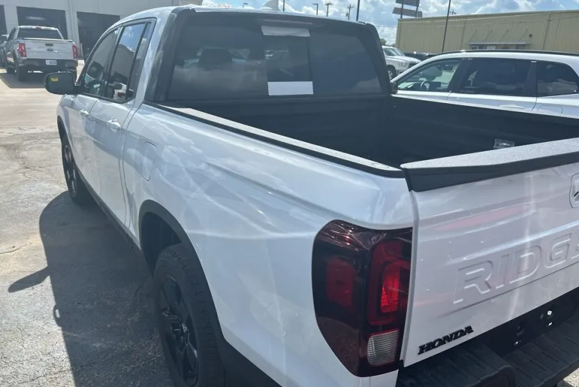 2026 Honda Ridgeline Black Edition photo 1