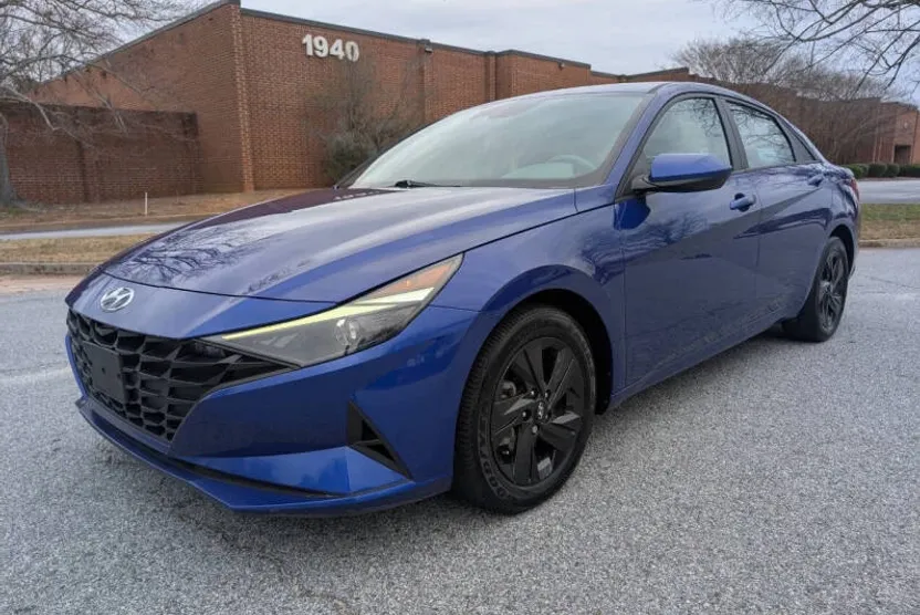2021 Hyundai Elantra SEL photo 1