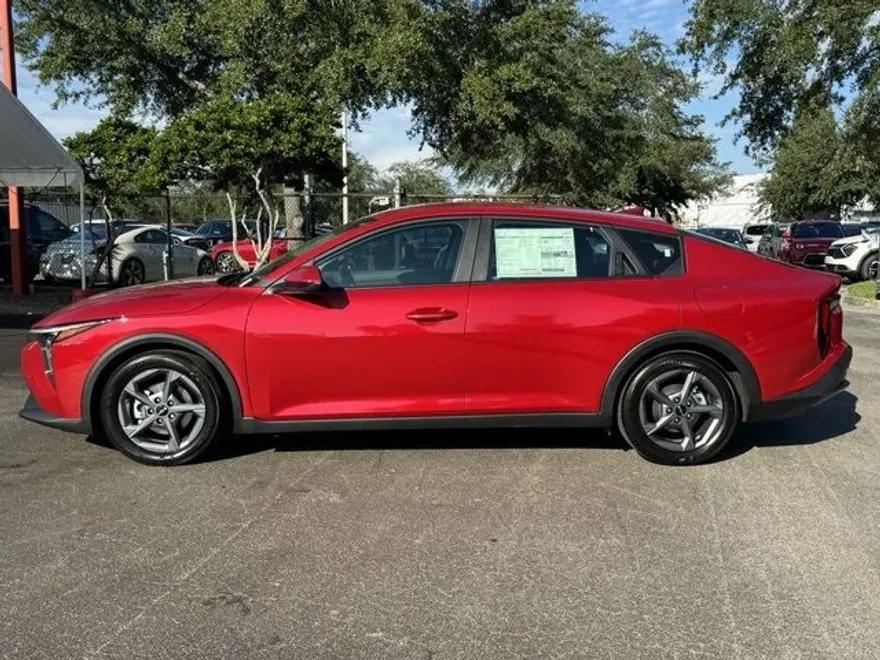 2025 Kia K4 LXS photo 1