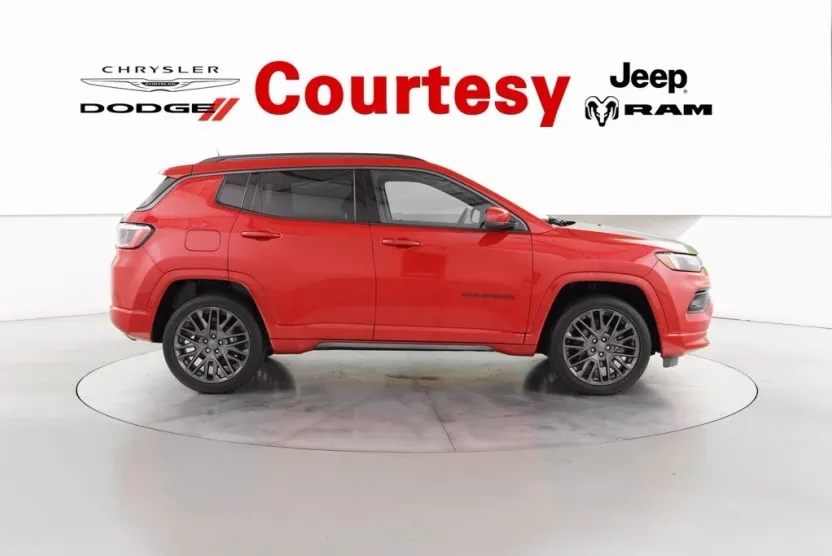 2022 Jeep Compass Limited photo 1
