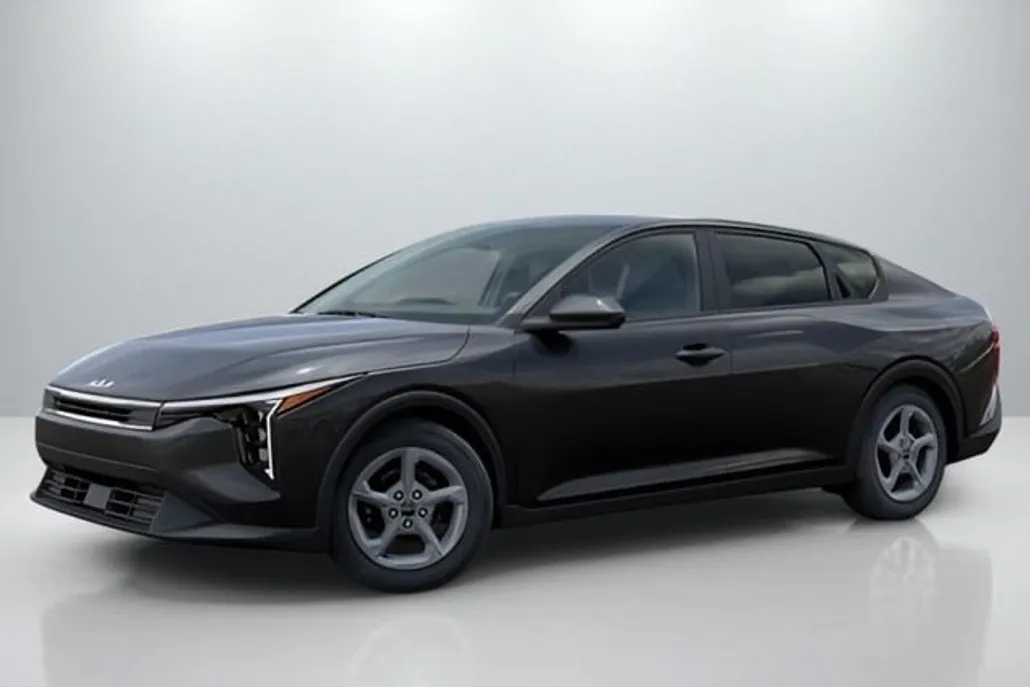 2025 Kia K4 LXS photo 1