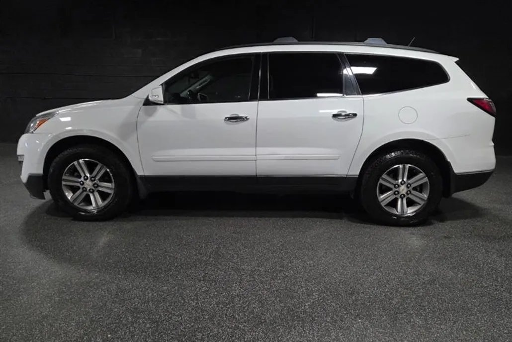 2016 Chevrolet Traverse 2LT photo 1