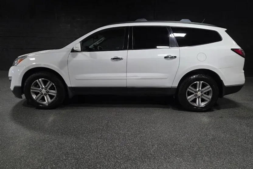 2016 Chevrolet Traverse 2LT photo 1