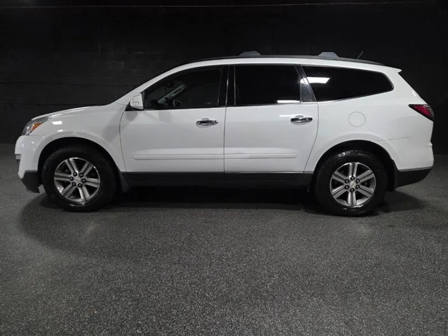 2016 Chevrolet Traverse 2LT photo 1
