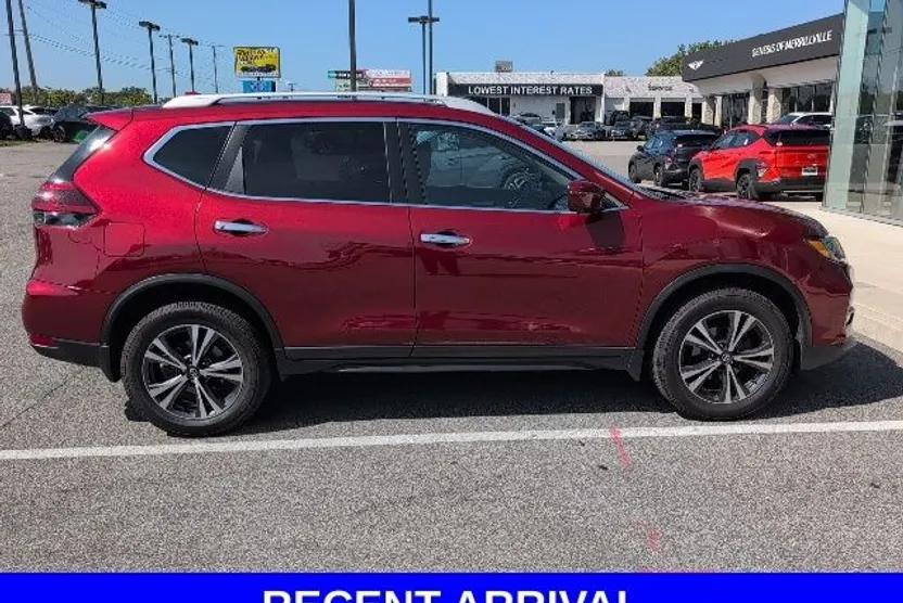 2020 Nissan Rogue SV photo 1
