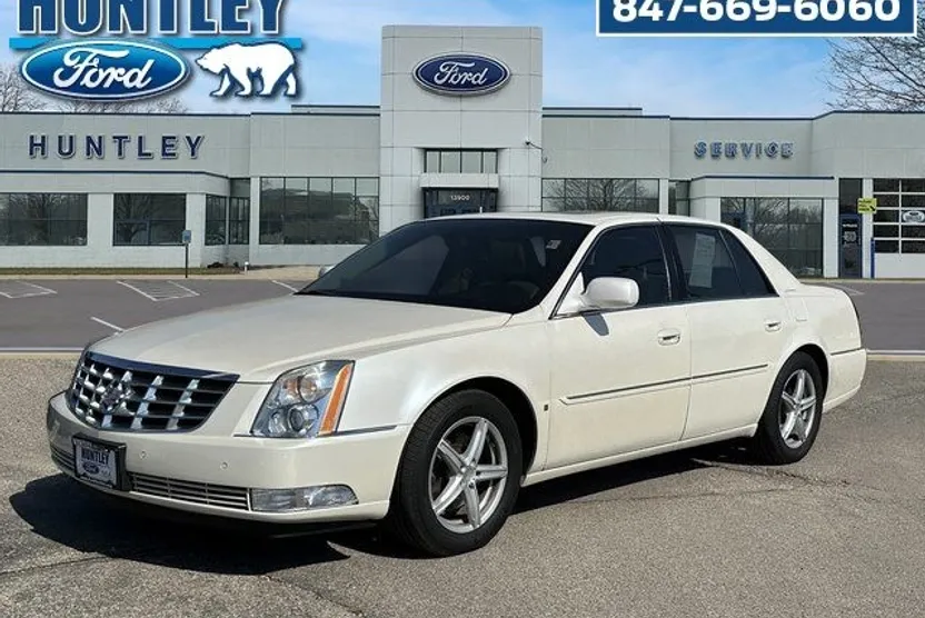 2008 Cadillac DTS Base photo 1