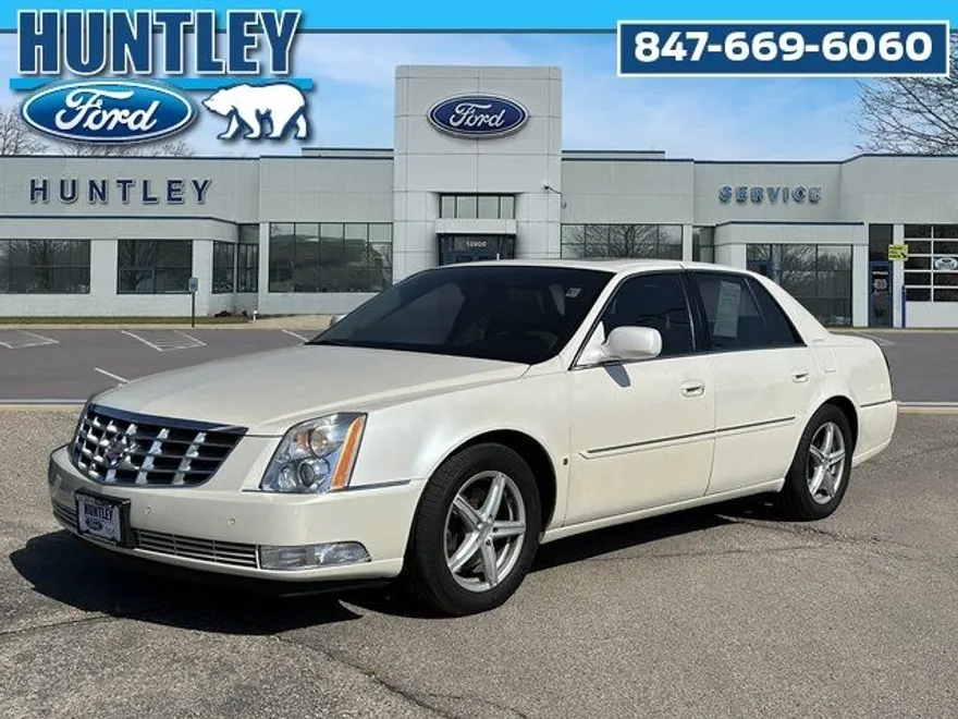 2008 Cadillac DTS Base photo 1