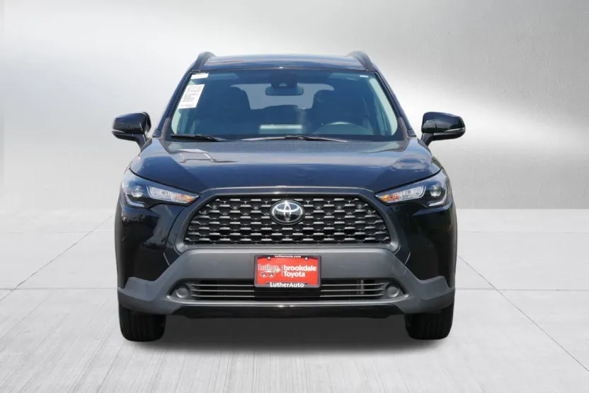 2022 Toyota Corolla Cross LE photo 1