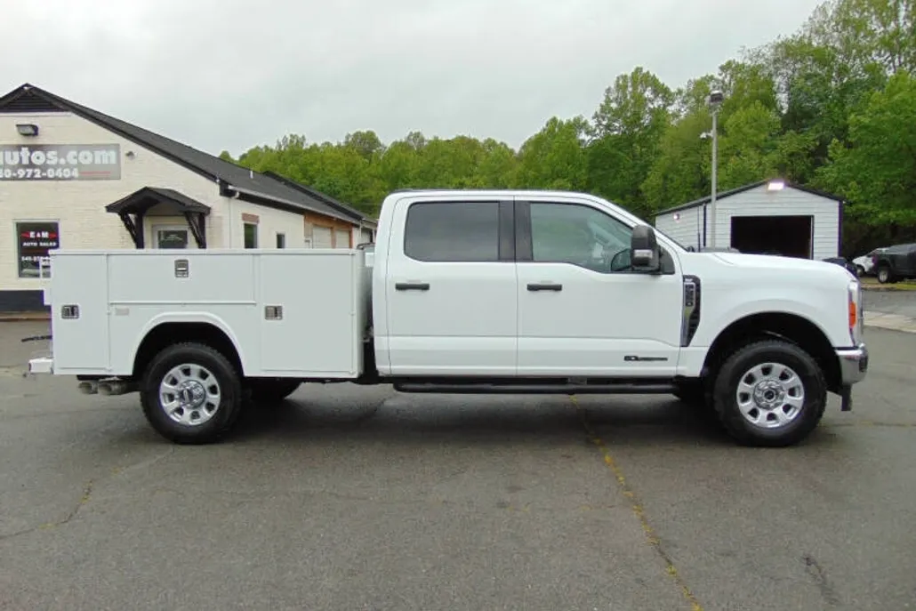 2023 Ford F-350 XLT photo 1