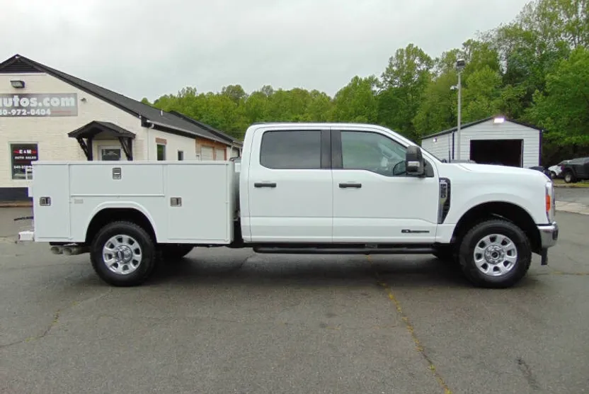 2023 Ford F-350 XLT photo 1