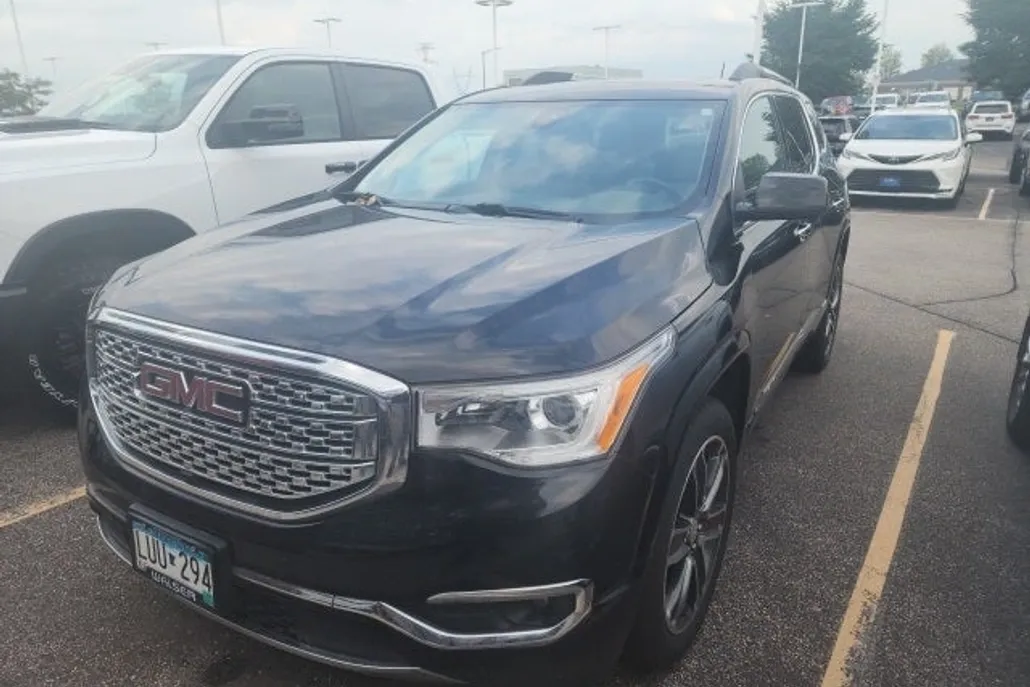 2017 Gmc Acadia Denali photo 1