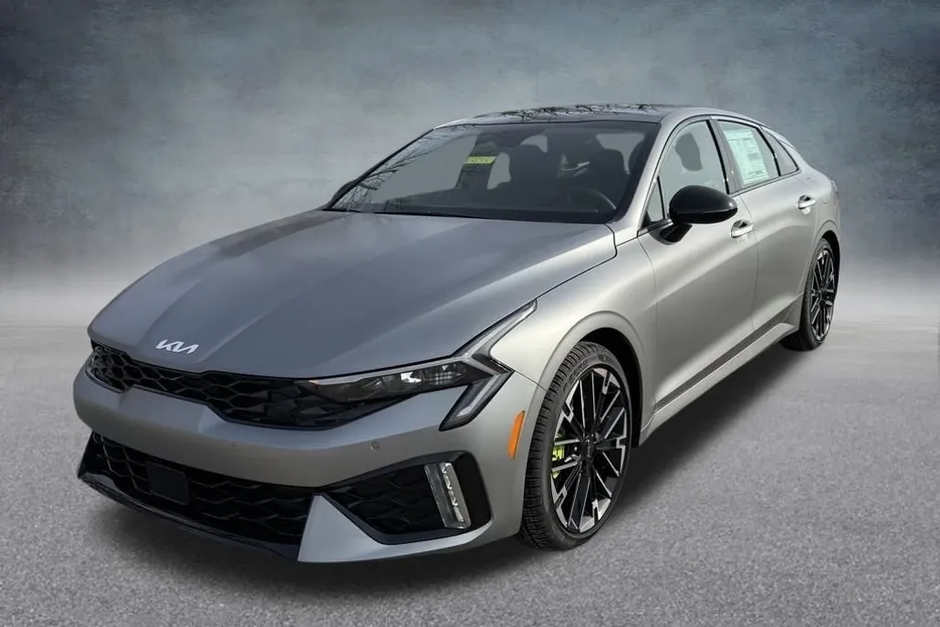 2025 Kia K5 GT photo 1