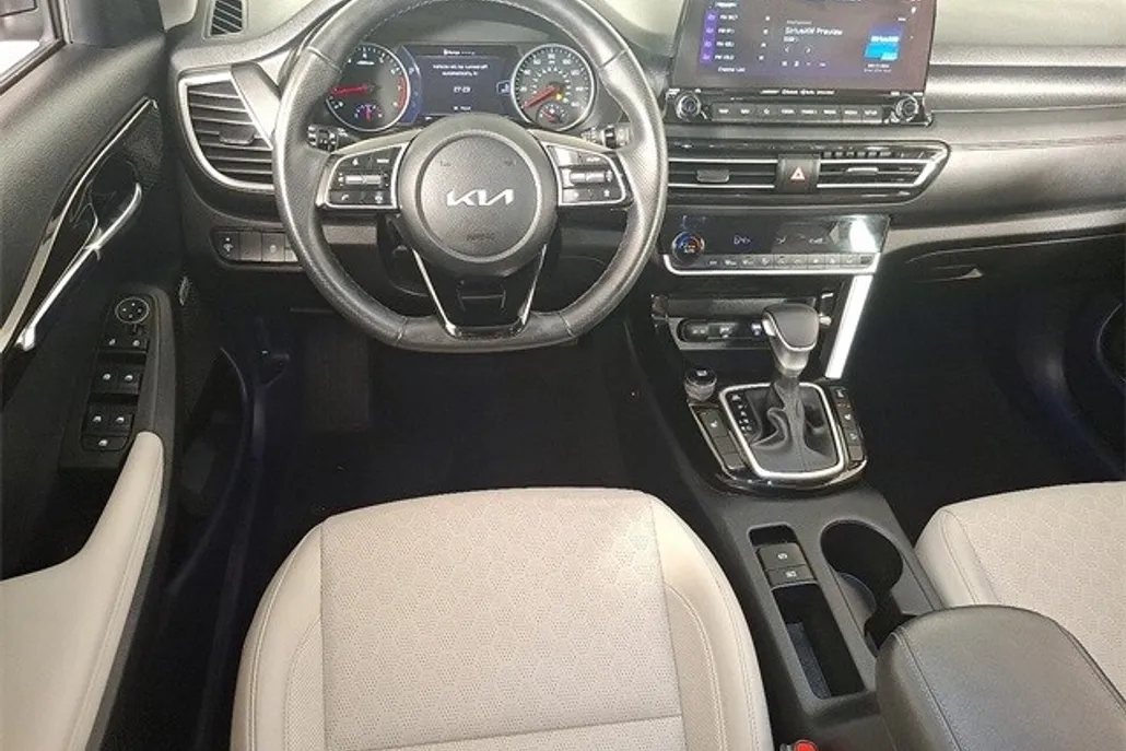 2023 Kia Seltos SX photo 1