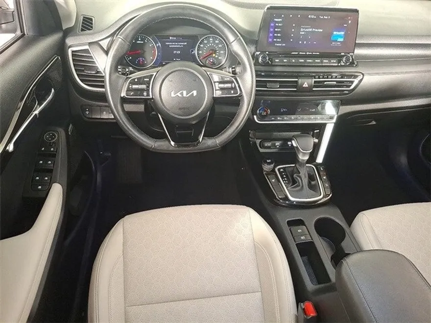 2023 Kia Seltos SX photo 1