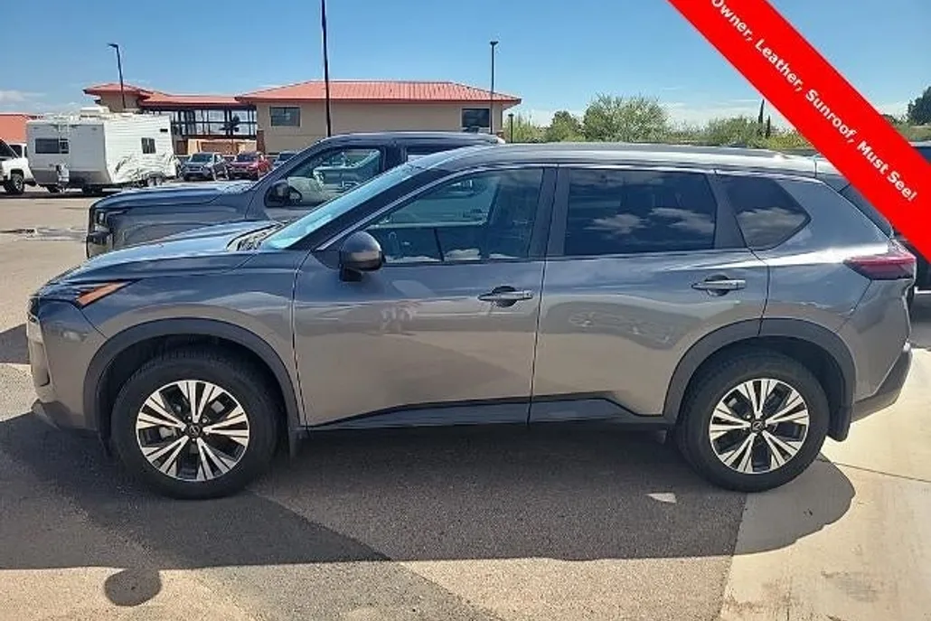 2022 Nissan Rogue SV photo 1