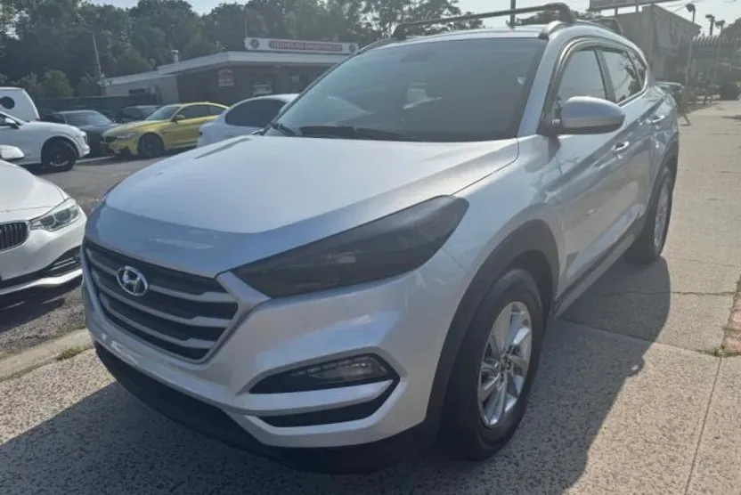 2018 Hyundai Tucson SEL Sport photo 1