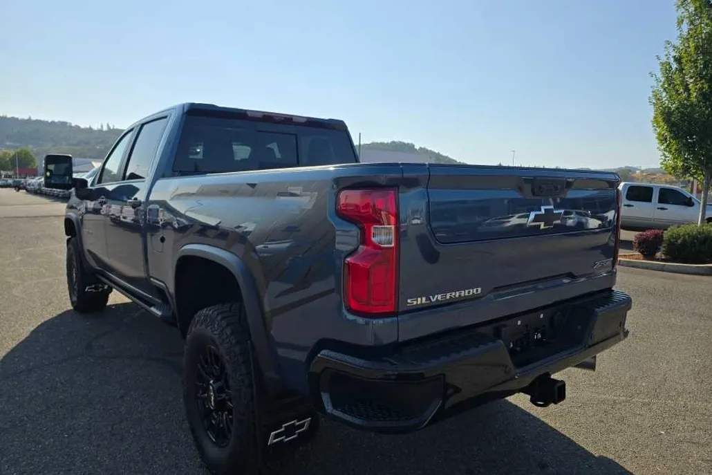 2024 Chevrolet Silverado 2500HD ZR2 photo 1
