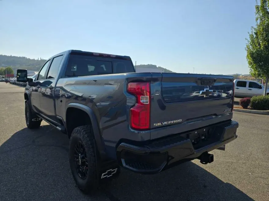 2024 Chevrolet Silverado 2500HD ZR2 photo 1